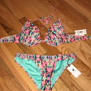 Bright and Fun bikini set! 👙